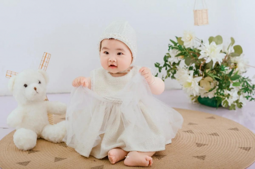 乐山宝宝在妈妈肚子里